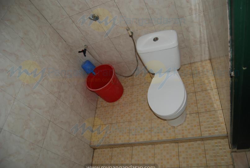  Tampilan kamar mandi Standart AC Pondok Kidang Pangandaran